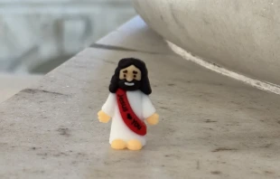 Tiny Jesus figurines have been popping up all over the U.S. Capitol in recent days. Credit: Tessa Gervasini/CNA